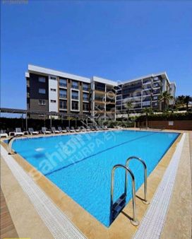 Değirmendere'de Nezih Bir Sitede 3+1 Havuzlu Sitede Satılık Daire