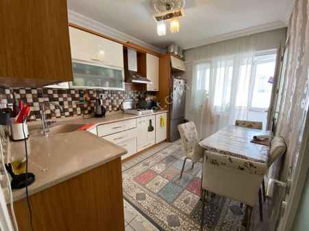 Altınoluk Çarşı İçinde 1.kat 2+1 Ayrı Mutfak Geniş Bakımlı Daire