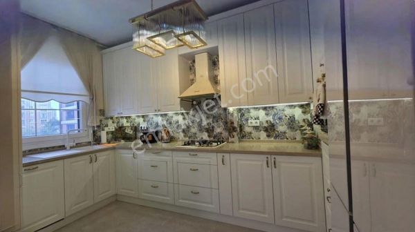 Suadiye Caddeye Yürüme Mesaf.katta Tek 2016 Yapımı 3+1 Satılık Boş İskanlı