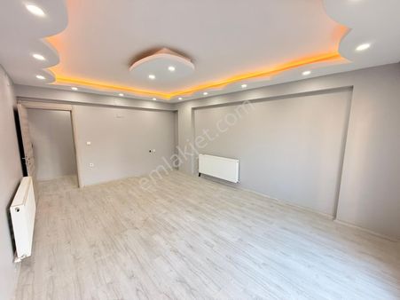 Manisa Alaşehir Alper Gayrimenkulden İstasyon Mah. Cadde Üzeri Kapalı Mutfak 2+1