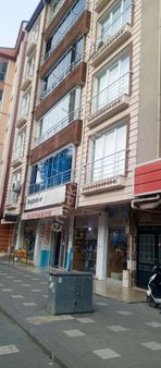 Genıs Daire Arayan Lara