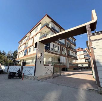 İnal Emlaktan Emek Mahallesinde Site İçerisinde Satılık 3+1 135 M2 Daire