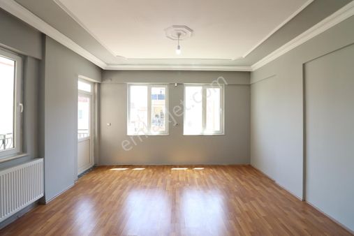 Türk Emlak'tan Karşıyaka Mahallesi 5+1 Doğalgazlı Satılık Daire