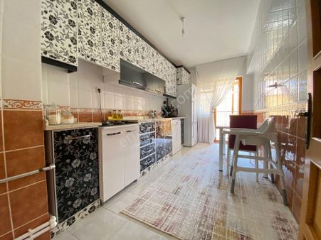 Relax'tan Ayvalı Kapalı Pazar Yanı 2.orta Kat Bagımsız Genç Bina