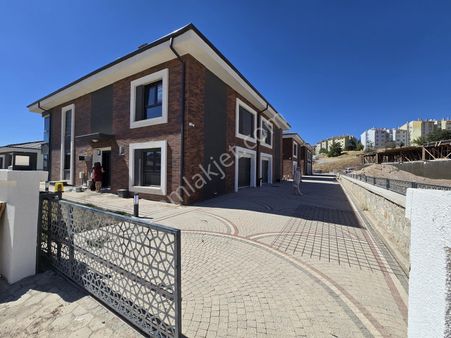Kr Unıtyden Çankaya Mahallesinde 5+1 Satılık Villa
