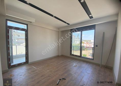 Cadde Üzeri Asansörlü Arakatta Sıfır