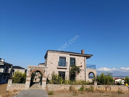 Taş Emlak'tan Plaja 50m Taş Mimarili Sıfır Villa