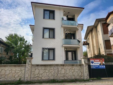 Remax Hikmet Başer Sapanca Çarşı İçi Satılık Daire