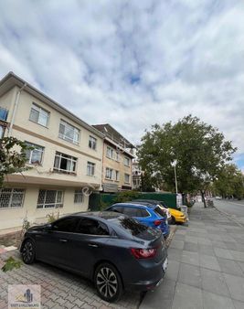 “ Yiğit & Yalçınkaya’dan “ Gazi Mahallesi Silahtar Caddesinde 2+1 Orta Kat Full Yenilenmiş Daire