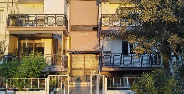 Aydın Efeler Mahallesinde Ara Kat Önü Açık Aydın Izmır Yoluna Yakın 2+1 Satılık Daire