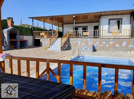 Faruk Emlaktan 575m2 Mükemmel Konumda Havuzlu Bağevi