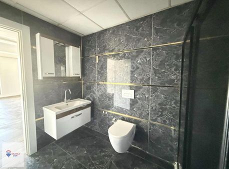 Remax Dem'den İzzetpaşa Cadde Üzeri Kiralık 1+1 Kiralık Daire