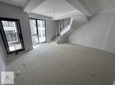 Çakar Home's Gündoğdu Site İçerisinde Satılık 1+1 Ara Dubleks