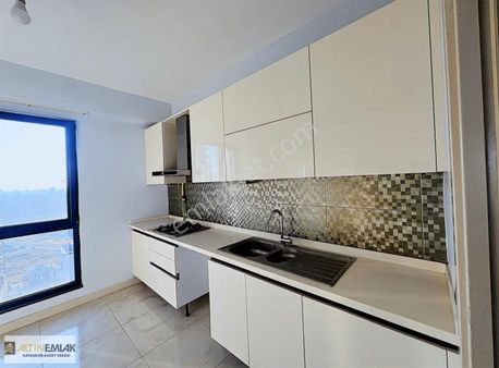 Emlak Konut Ayazma Evleri Yüksek Kat Boyalı Temiz Kiralık Daire