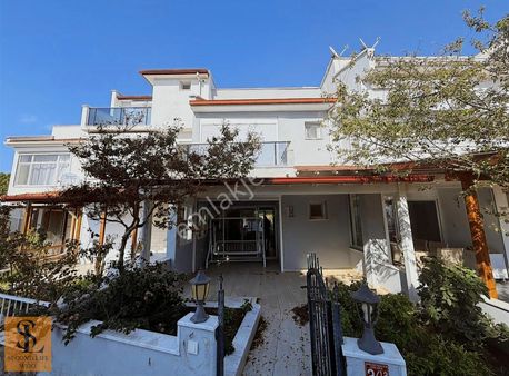 Ayvalık Sahilkentte Deniz Manzaralı Bahçeli 3+1 Satılık Villa