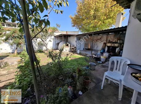 Atatürk Mahallesinde 480 M2 Bahçeli Ev