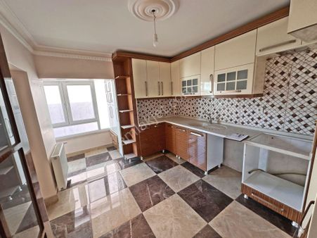 Şafaktepe Mahallesinde Full Yapılı Manzaralı 5+2 Satılık Dublex