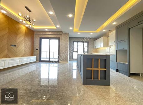 Demirler'den K.havuz+k.otopark+g.odası+e.banyo Lüks 4+1 Daire