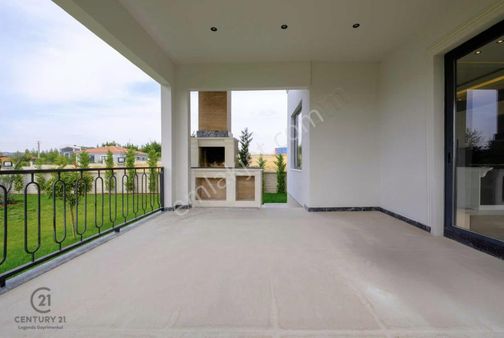 Gölbaşı Bahçelievlerde Göl Manzaralı Yan Yana 2 Lüks Villa