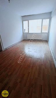 Menderes Caddesinde D. Gazlı Ayrı Mutfak 3+1