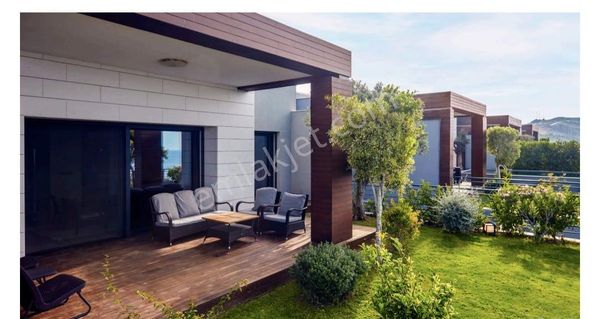 Yalıkavak Tilkicik Koyu Denize Sıfır 3+1 Kiralık Bahçeli Daire