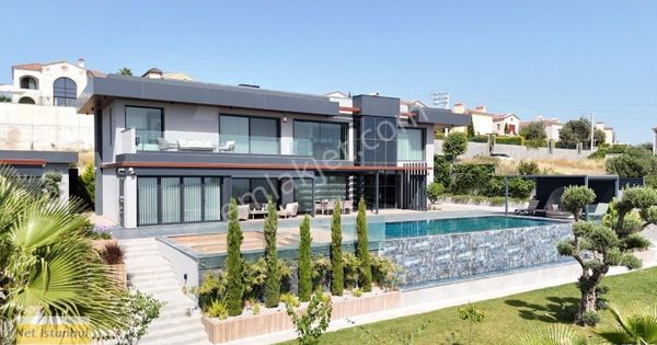 Çeşme Ovacık Da Satılık 5+1 Lüks Villa Alaçatıya 10 Dk Mesafede