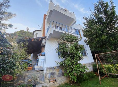 Altınoluk'ta - Tam Müstakil Bahçeli Tripleks Satılık Villa