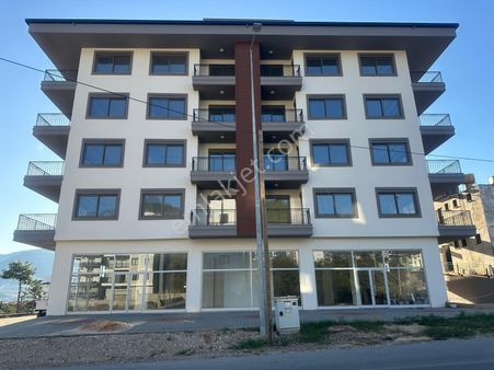 Alanya Çıplaklı Mah.kiralık 542 M2 Depolu Dükkan