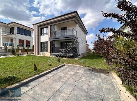 Yüzbaşıoğlu Emlak'tan Esenyurt Merkezinde 4+1 Satılık Lüks Villa