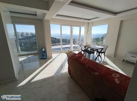 Boğaziçi Adabükü'nde Doğa Ve Göl Manzaralı Muhteşem Villa