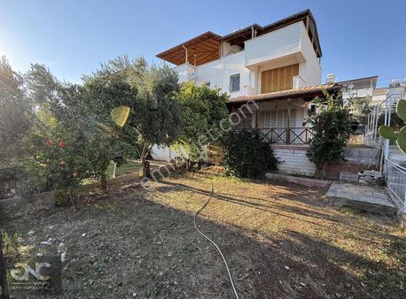 Denize Sıfır Sitede Geniş Bahçeli Eşyalı Manzaralı Yazlık