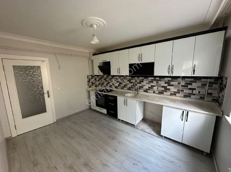 Karapürçek Cd Üzerinde Asansörlü 1.kât 3+1 Kombi Vestiyer Duşakabin Ankastre Ç.bânyo Full