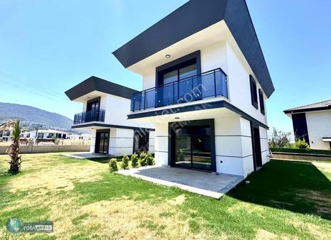 Davutlar'da 3+1 Tek Müstakil Sıfır Villa