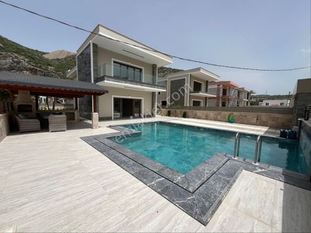 Kuşadasında Bir Malikhane Konsepti Villanız Olsun