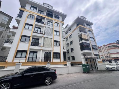 Alanya Merkez'de Denize 600 Mt Satılık 2+1 Daire