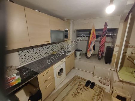 Bakırköy Merkezde Net 30 Metrekare 3 Katlı Dükkan