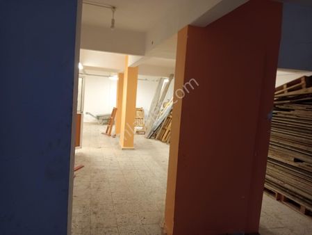 Ana Caddeye Üçüncü Binada Düz Giriş Dükkan