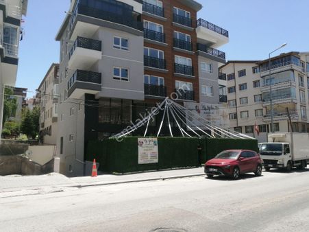 Mamak'ta 631 Cad. 80 Bin Kiracılı Satılık Köşe Satılık Dükkan