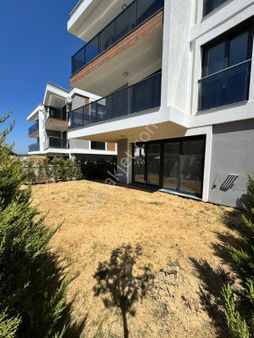 Kuşadası Davutlar'da Site İçinde 2+1 Satılık Bahçe Katı