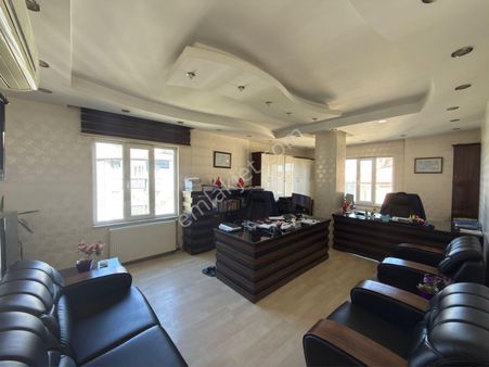 İkiev'den Şehrin Merkezinde Ekip İş Merkezinde Kiralık Bakımlı 2+hol Ofis