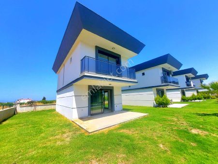 Kuşadasında Tek Müstakil Köşe Konumlu 3+1 Villa