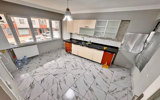 Arden Yapı'dan Ön Cephe Merkezi Konumda Kombili Kiralık 2+1 Daire