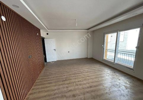 Varsak Karşı Yakada Tranvaya Yürüme Mesafesinde Otobüs Duragına Adım Mesafesinde