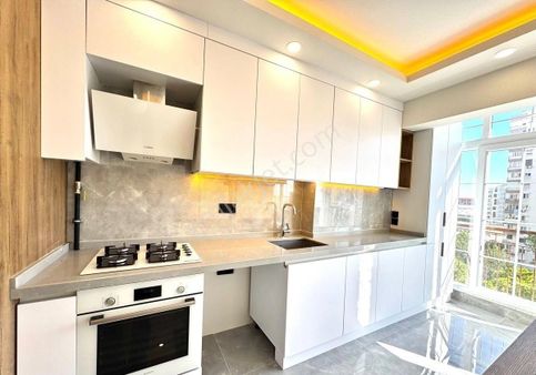 Meltem Mah. Akdeniz Üni. Adım Mesafe Full Yapılı Geniş 3+1 Daire