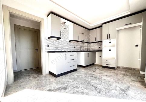 Aydoğmuş Mah Tramvaya Yakın Asansörlü Çift Balkon 2+1 Daire