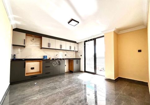 Karşıyaka Mahallesi Bağımsız Tek Daire Üzerine 2+1 Kiralık Daire