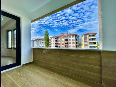 Berkay Demirel'den İkizçayda Ön Cephe Ayrı Mutfak 3+1 Daire