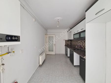 Hayri Erişen İ.o. Karşısında Park Manzaralı Kat Konumunda 3+1