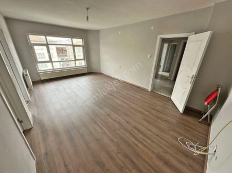 Mamak Cadde Üzerinde Katta Ön Cephede Full Yapılı 3+1 Kiralık Daire