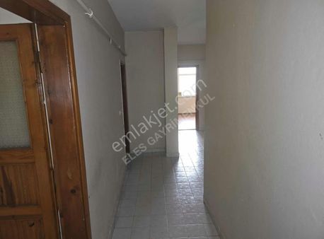 Kiralık Kazdal Caddesinde 2+1 Giriş Kat Daire
